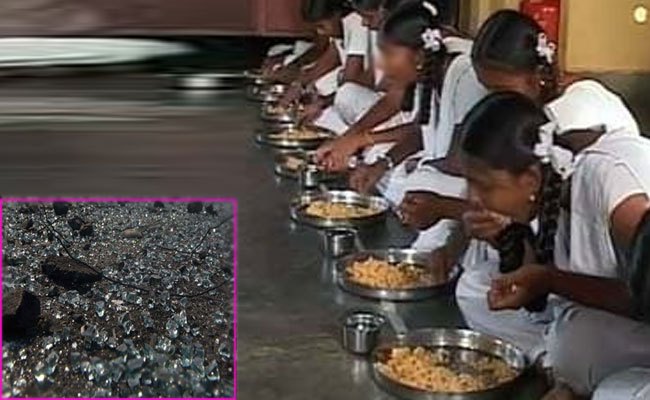 అన్నం పెట్టలేదని.. అద్దం ముక్కలు మింగిన యువతి