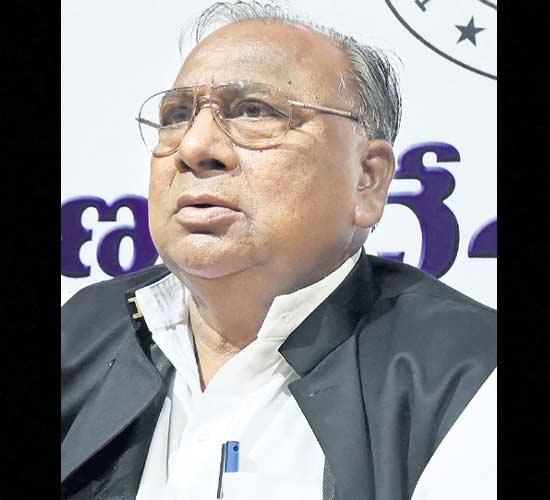 అవునా... కాంగ్రెస్‌లో కేసీఆర్‌ కోవర్టులున్నారా? హన్మన్న అలా అన్నారేంటి?