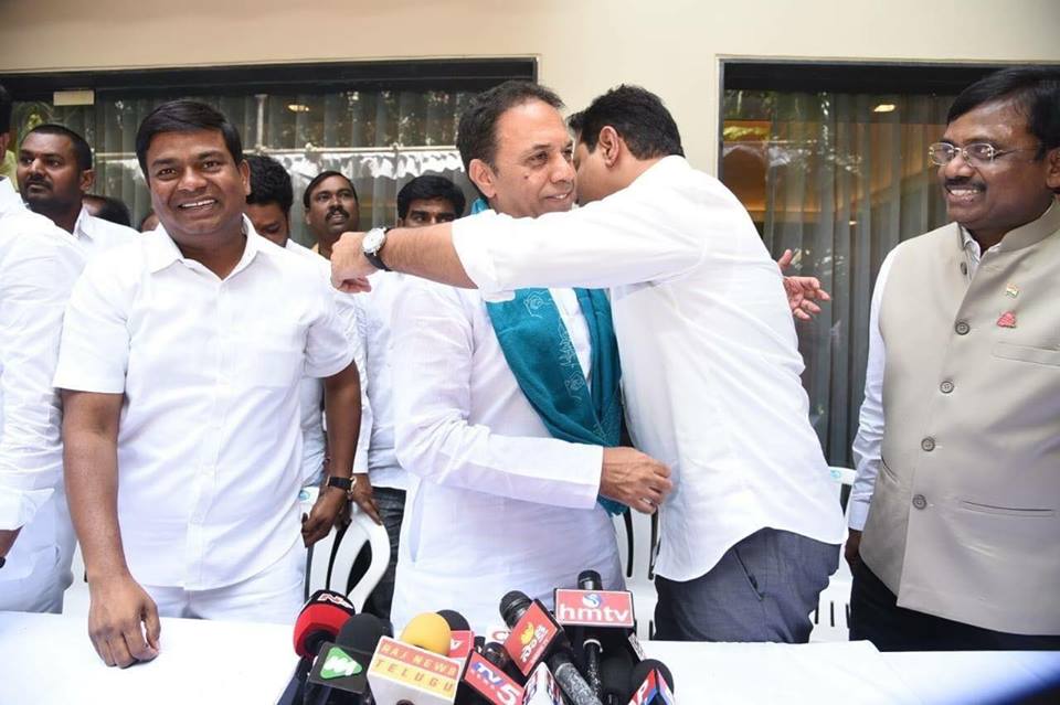 సురేష్‌రెడ్డి హస్తం పార్టీనీ వీడటం...ఇద్దరు సిట్టింగ్‌లలో టెన్షన్