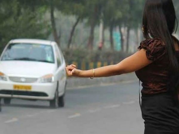 గుర్తుతెలియని వ్యక్తులకు లిఫ్ట్ ఇవ్వొచ్చా.. లేదా..లిఫ్ట్ డౌట్‌ను పటాపంచలు చేసిన హెచ్ఎంటీవీ