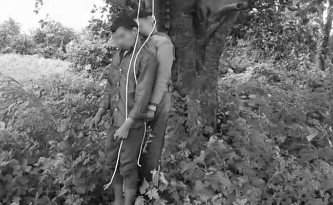 చెట్టుకు ఉరి వేసుకుని యువతియువకుడు ఆత్మహత్య