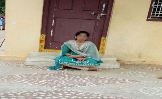 ప్రేమ పేరుతో నరేష్ మోసం చేశాడు