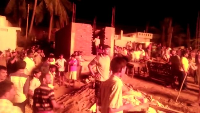 టపాసులు నింపిన విషాదం.. 30మందికి పైగా..