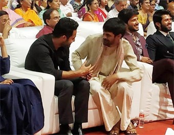 కొరటాలకు.. మహేష్ ఏమిచ్చాడో తెలుసా? కొరటాలకు.. మహేష్ ఏమిచ్చాడో తెలుసా?