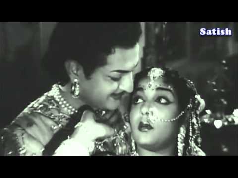 నన్ను దోచుకొందువటే వన్నెల దొరసాని!