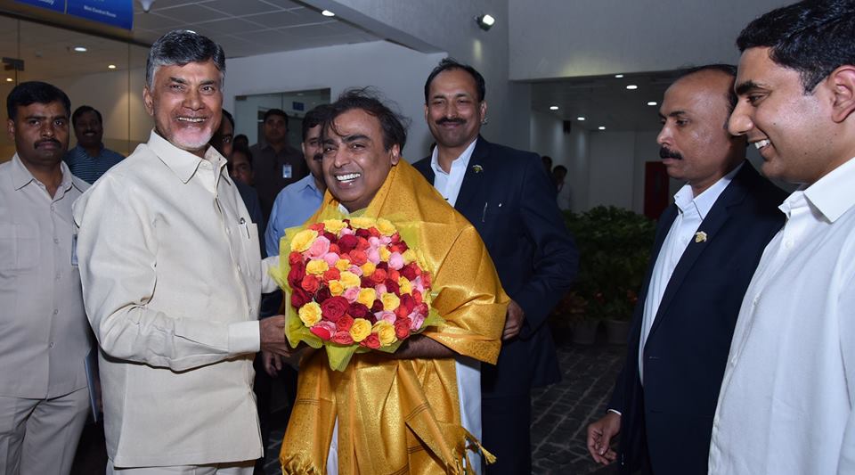 అమ‌రావ‌తి అభివృద్ధిని చూసి ఆశ్చ‌ర్య‌పోయిన ముఖేష్ అంబానీ