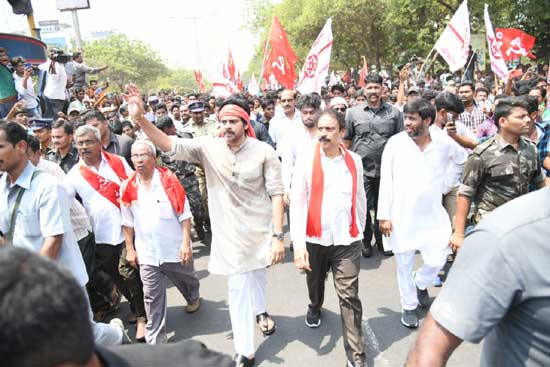 పాదయాత్రలో పాల్గొన్న పవన్‌కల్యాణ్‌