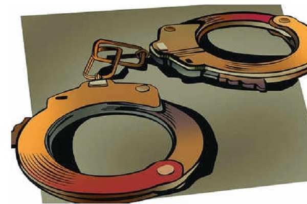 హీరోయిన్ల ఫోటోలు కాల్‌గాళ్స్‌ అంటూ పెట్టి..రేటు కార్డులు నిర్ణయించి...