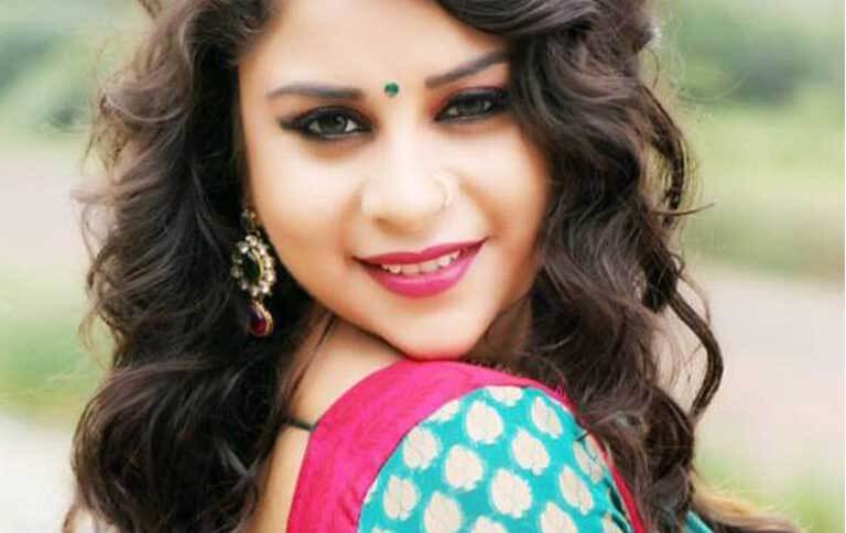 మాయమాటలతో రూ.200కోట్లు కొల్లగొట్టిన హీరోయిన్