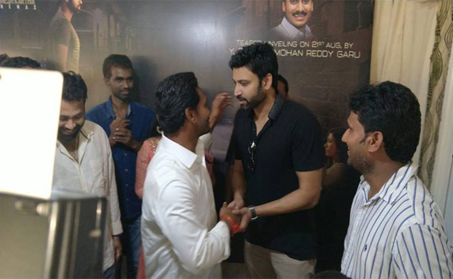 వైయస్ జగన్ ను కలిసిన హీరో సుమంత్