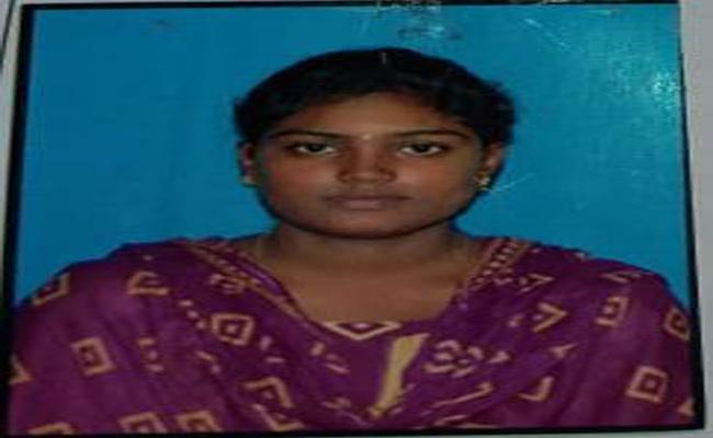 నా కొడుకునే ప్రేమిస్తావా : యువతి ఆత్మహత్య