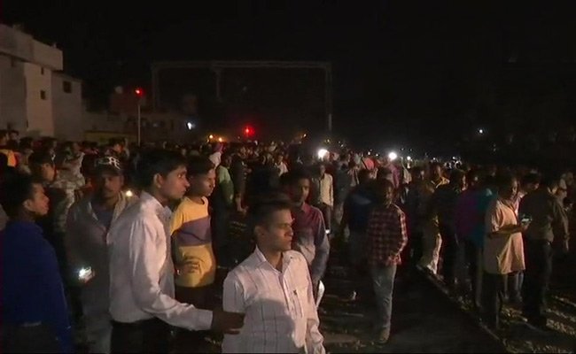 ఘోర రైలు ప్రమాదం.. 50 మందిపైగా మృతి