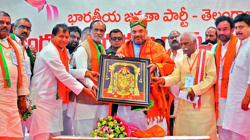 పొత్తు పొడవకున్నా... కమలం ఒంటరిగానే పొడిచేస్తోందా?