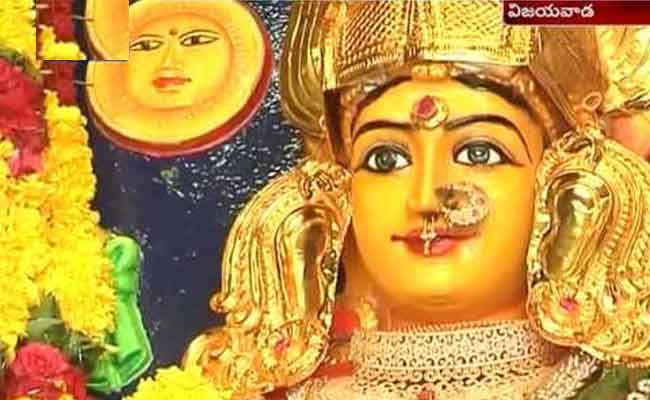 ఇంద్రకీలాద్రిపై దసరా ఉత్సవాలు ప్రారంభం ఇంద్రకీలాద్రిపై దసరా ఉత్సవాలు ప్రారంభం