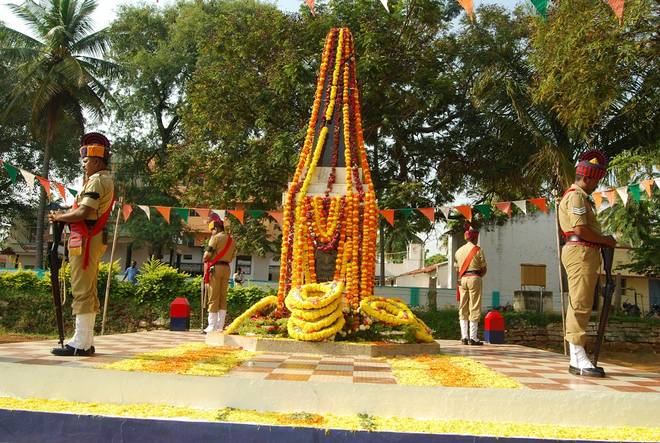 నేడు పోలీస్ అమర వీరుల దినోత్సవం