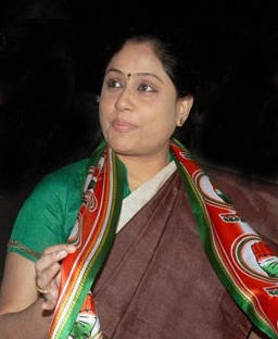 ఫైర్‌బ్రాండ్‌ సమర సంకేతాలు... ప్రత్యర్థులపై వాక్బాణాలు