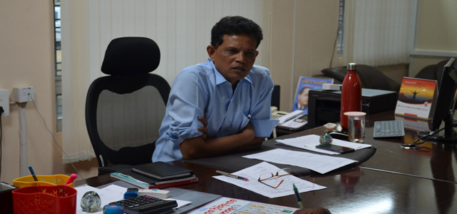 చిక్కుల్లో పడ్డ కలెక్టర్‌.. వీడియోకాన్ఫరెన్స్‌లో కలెక్టర్‌ తిట్ల దండకం