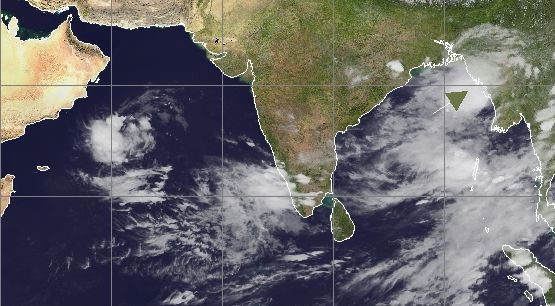 రేపు భారీ వర్షం.. అప్రమత్తంగా ఉండాలి..