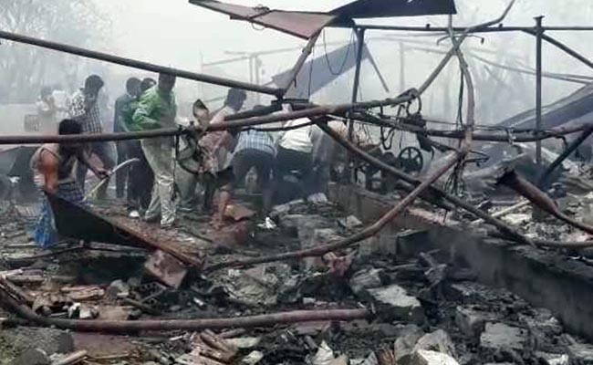 వరంగల్ భద్రకాళి ఫైర్వర్క్స్ లో ఫైర్