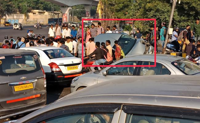 ఖైరతాబాద్లో కారు బీభత్సం ఖైరతాబాద్లో కారు బీభత్సం