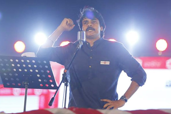 పవన్ తీరుపై.. జనాల్లో కొత్త చర్చ పవన్ తీరుపై.. జనాల్లో కొత్త చర్చ