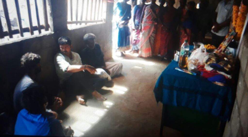 అనిత కుటుంబానికి హీరో విజ‌య్ ప‌రామ‌ర్శ‌