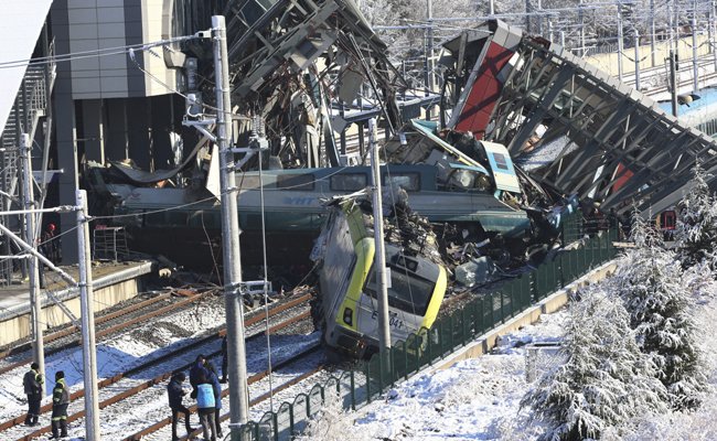 ఘోర రైలు ప్రమాదం.. 9మంది మృతి