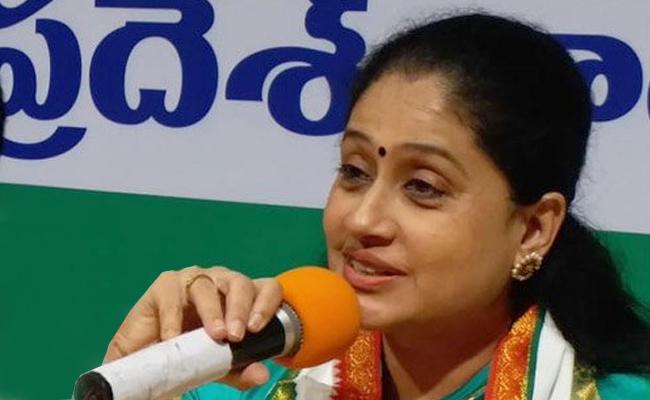 తన పోటీపై స్పష్టత ఇచ్చిన విజయశాంతి