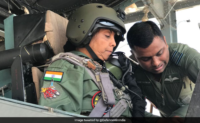 సుఖోయ్ యుద్ధ విమానంలో నిర్మలా సీతారామన్ విహారం