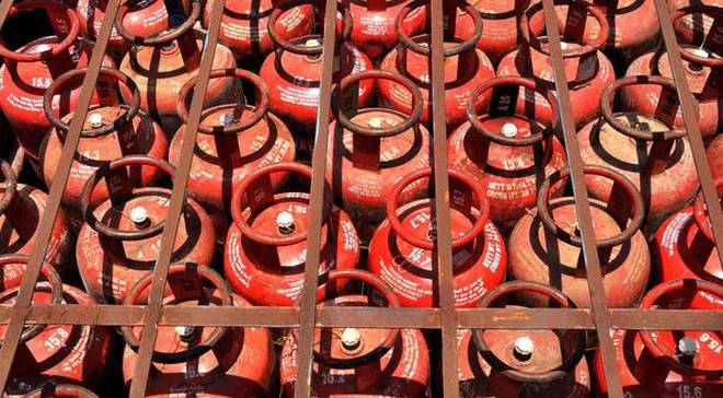 భారీగా తగ్గిన గ్యాస్ ధరలు..