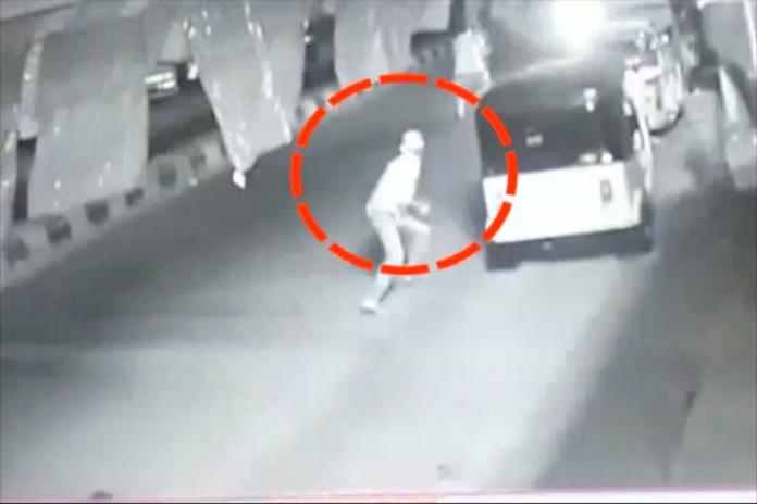 బీజేపీ ఆఫీస్పై పెట్రోల్ బాంబు దాడి బీజేపీ ఆఫీస్పై పెట్రోల్ బాంబు దాడి