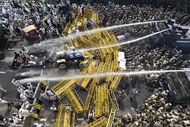 రైతులపై ప్రభుత్వవైఖరిని తప్పుబట్టిన రాహుల్, కేజ్రీవాల్