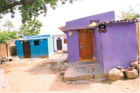 ఆ కుటుంబాలు ఎక్కడికెళ్లినట్టు..?