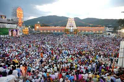 తిరుమలకు పోటెత్తిన భక్తులు.. తిరుమలకు పోటెత్తిన భక్తులు..