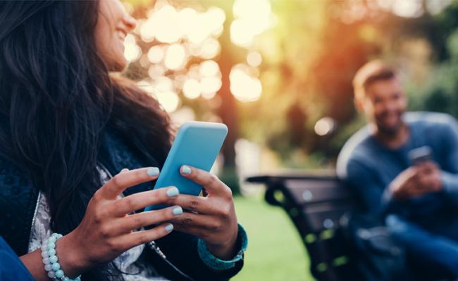 ఒకరితో సహజీవనం.. మరొకరితో ప్రేమ