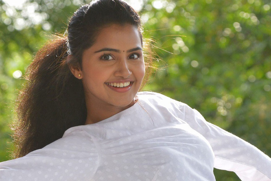 అనుప‌మ ప‌ర‌మేశ్వ‌ర‌న్ @ 10