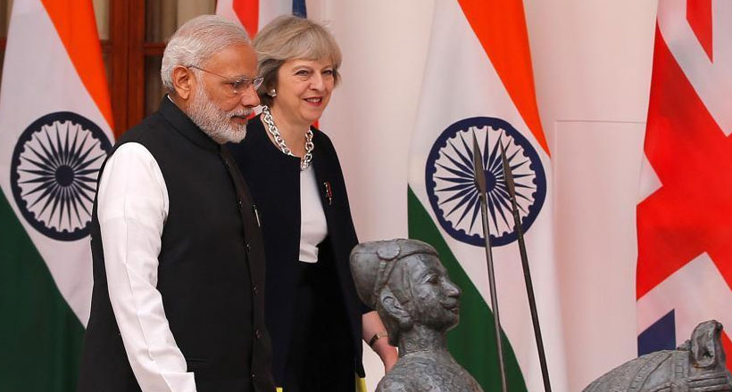 ప్రధానికి ఊహించని పరిణామం.. ఇద్దరు మంత్రుల రాజీనామ..