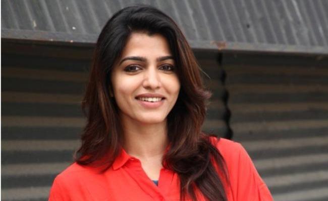 హీరోయిన్కు గాయాలు హీరోయిన్కు గాయాలు