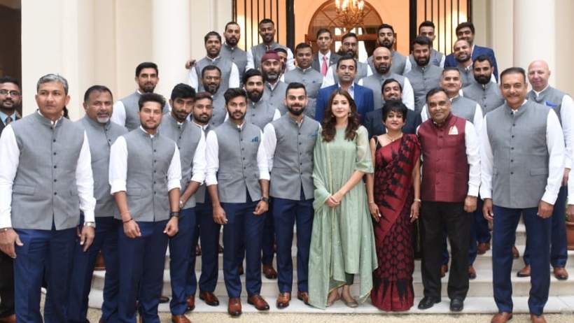 లండన్లో అనుష్క శర్మ ఫొటో రచ్చ రచ్చ