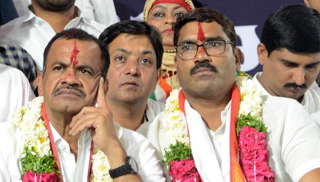 కాంగ్రెస్ ఎమ్మెల్యేల సభ్యత్వ రద్దు తీర్పుపై టీఆర్ఎస్ వ్యూహమేంటి..? కాంగ్రెస్ ఎమ్మెల్యేల సభ్యత్వ రద్దు తీర్పుపై టీఆర్ఎస్ వ్యూహమేంటి..?