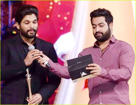 జ్వరం డాన్స్.. జ్వరం డాన్స్..చేసిన బన్ని& ఎన్టీఆర్.