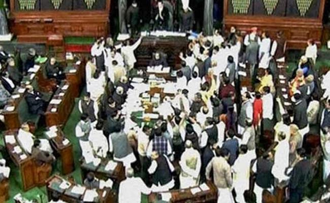 నిరసనల హోరు ; లోక్‌సభ సోమవారానికి వాయిదా
