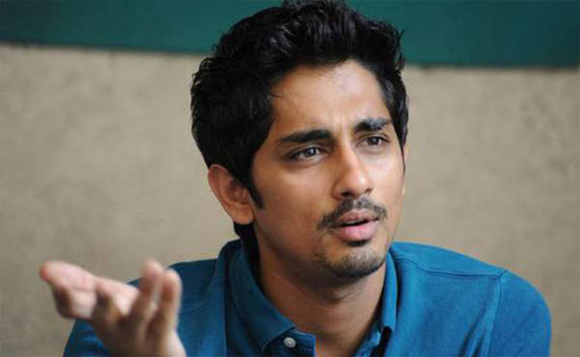 ఆమెకు అండగా ఉన్నందుకు.. నన్ను ఆ దర్శకుడు బెదిరిస్తున్నాడు : హీరో సిద్దార్థ్