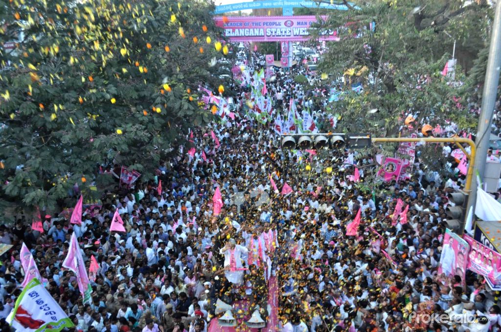 ఉద్యమాలే ఉప్పెనలైన వేళ... దీక్షతో దద్దరిల్లిన నేల