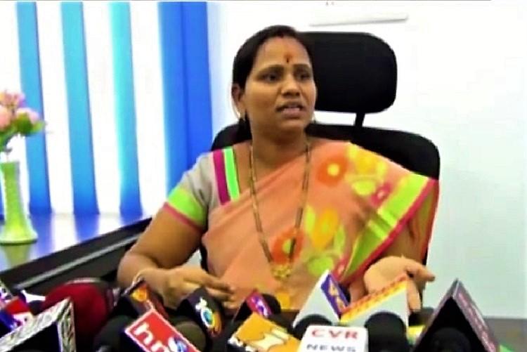 లంచం తీసుకోమన్న మంత్రి..కేసీఆర్ వర్గంలో కలకలం లంచం తీసుకోమన్న మంత్రి..కేసీఆర్ వర్గంలో కలకలం