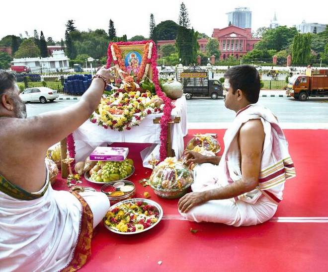 పూజలు... హోమాలు... యాగాలు... గుడిబాట ఎందుకోసం?!