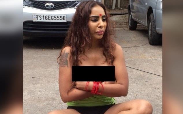 శ్రీరెడ్డి లీక్స్: వైవా హర్షాని బజారుకీడ్చిన శ్రీరెడ్డి శ్రీరెడ్డి లీక్స్: వైవా హర్షాని బజారుకీడ్చిన శ్రీరెడ్డి