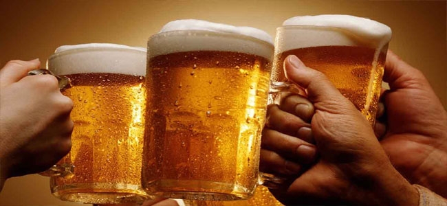 లిక్కర్ కిక్కులో మందు బాబులు...ఎక్సైజ్‌ శాఖకు అంచనాలకు మించి...