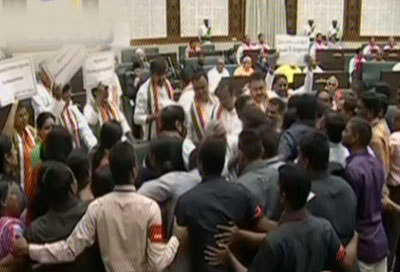 తెలంగాణ బడ్జెట్ సమావేశాల్లో తొలిరోజు రచ్చ