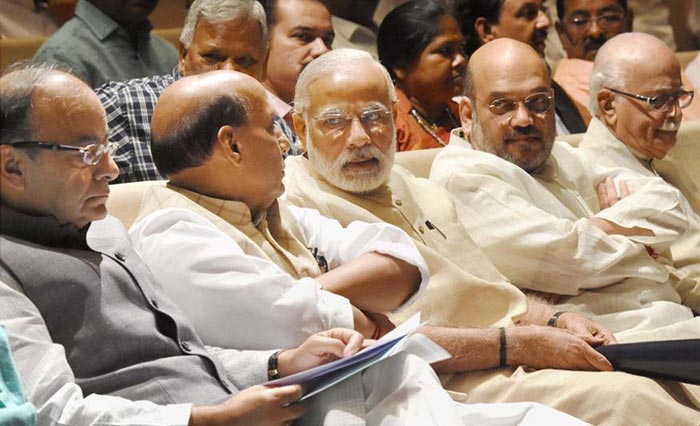 గుజరాత్ ఫలితాలపై కమలనాథుల్లో కలవరం